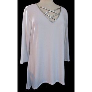 NY Collection White V-Neck Stretch Top Neckline Detail Long Side Tail XL NEW